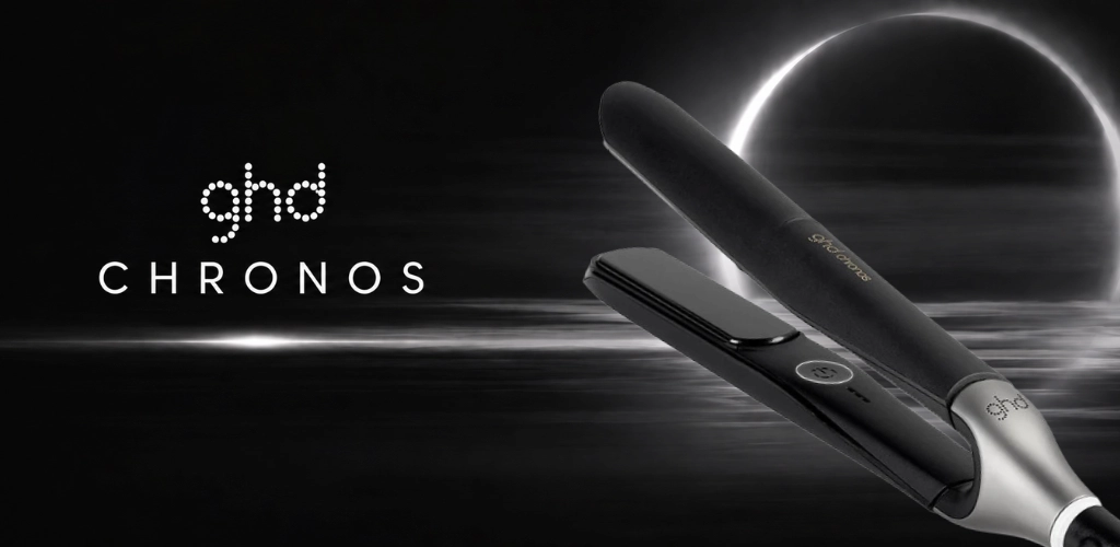 ghd Chronos pegla za kosu na tamnoj premium pozadini s modernim svjetlosnim efektom.